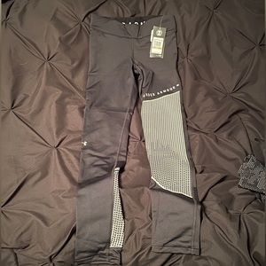NWTS under armour black leggings size small NEVER WORN